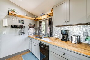 Fridge, microwave, stovetop, dishwasher - Mtn-View SLC Escape! Explore Trails & Lakes (Salt Lake City)