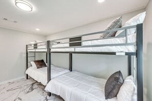 3 bedrooms, desk, iron/ironing board, Internet - < 1 Mi to SAU: Newly Renovated Home w/ Yard! (Magnolia)
