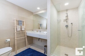 Shower, towels