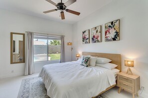 4 soverom, skrivebord, strykejern/-brett og internettilgang