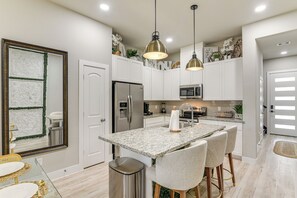 Fridge, microwave, stovetop, dishwasher