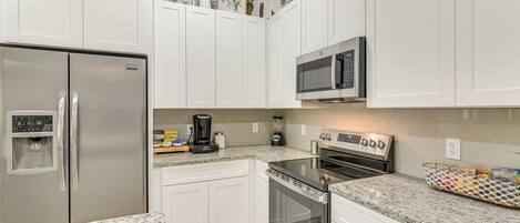 Refrigerador, microondas, parrilla de estufa y lavavajillas