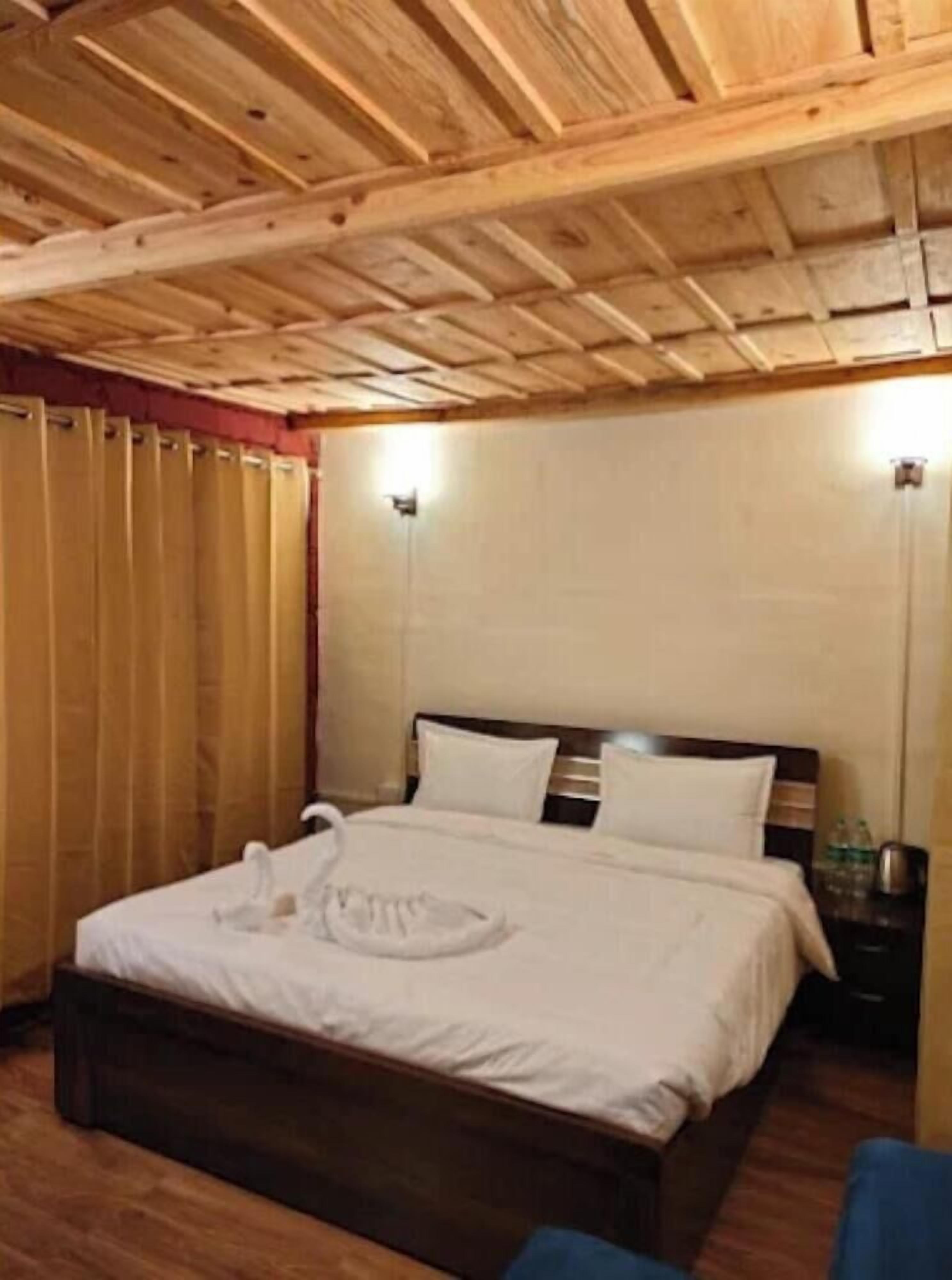 Deluxe Room | Free WiFi, bed sheets