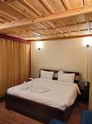 Deluxe Room | Free WiFi, bed sheets - Veda Cottage (Barkot)