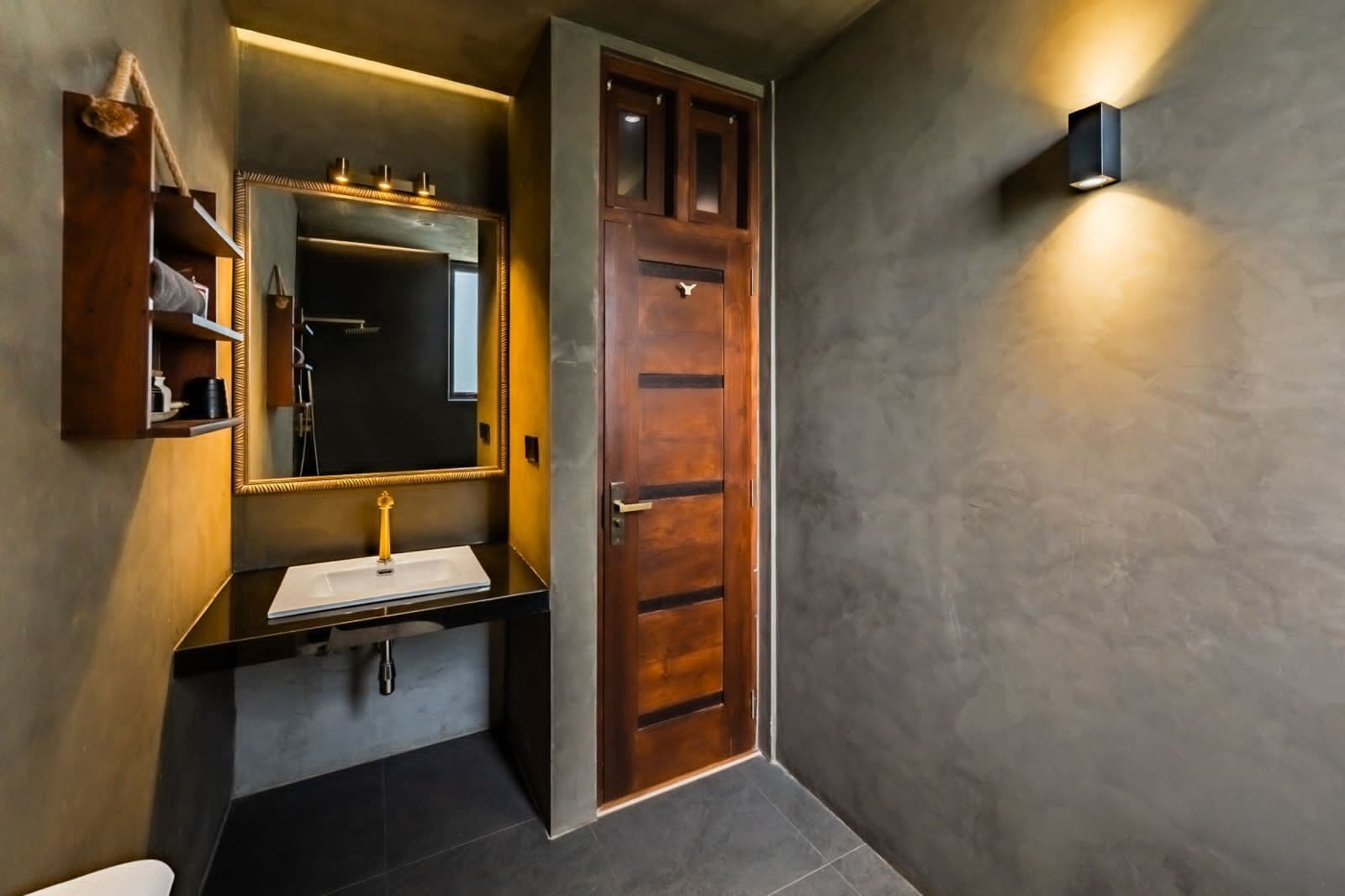 Photo - West nest Bohemian