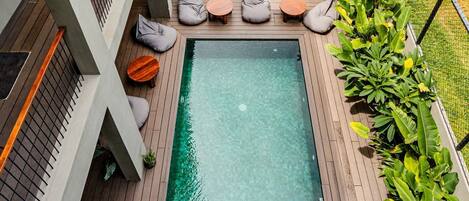 10 outdoor pools