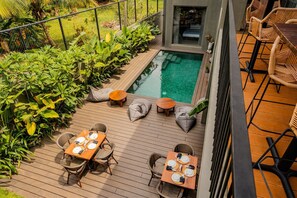 10 outdoor pools