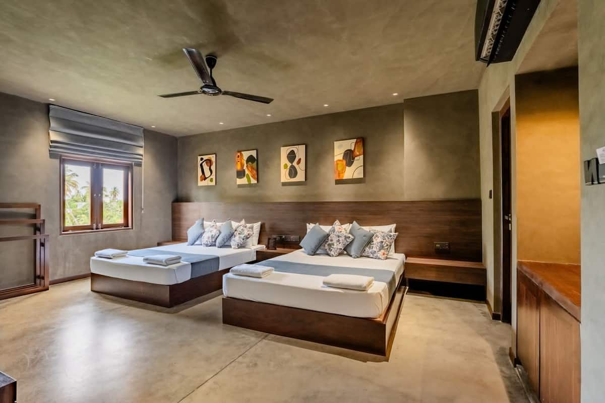 Phòng 4 Deluxe, quang cảnh resort | Khu vực làm việc phù hợp cho laptop