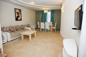   客房內保險箱、隔音、免費無線上網