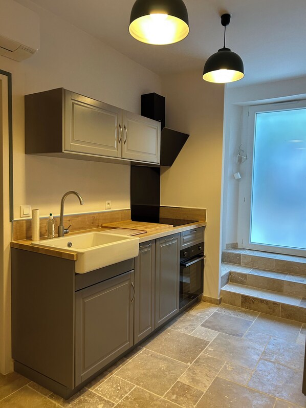 Micro-ondes, four, plaque de cuisson, lave-vaisselle