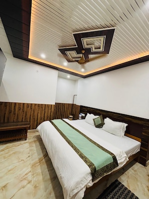 Deluxe 2 Double Bed Room | Free WiFi