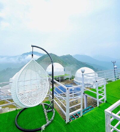 HR 26 Hotels & Resorts