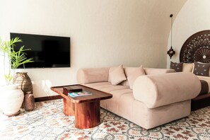 Lägenhet Standard - havsutsikt | Sängtillbehör av högsta kvalitet, duntäcken, bäddmadrasser och minibar