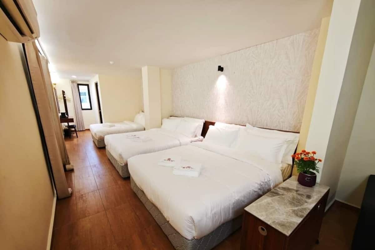 Family Room, Multiple Beds