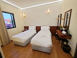 Standard Twin Room, 2 Single Beds | Desk, laptop workspace, free WiFi, bed sheets - Guan Gong Hotel Jin Shang Development Jonker Street (Malacca City)