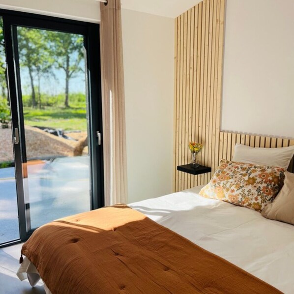 5 bedrooms, iron/ironing board, free WiFi, bed sheets