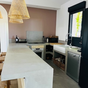 Microwave, oven, stovetop, dishwasher