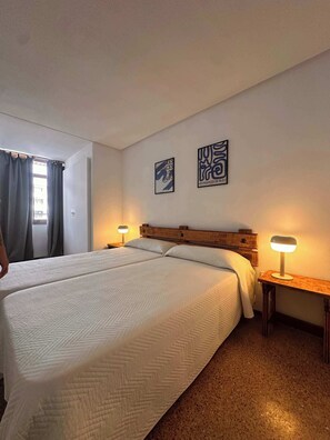 1 chambre, fer et planche à repasser, Wi-Fi, literie fournie