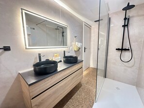 Shower, hair dryer - Cozy apartment with terrace and views (Torremolinos)