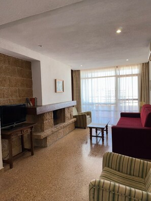 TV, offices - Cozy apartment with terrace and views (Torremolinos)