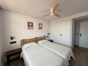 1 chambre, fer et planche à repasser, Wi-Fi, draps fournis