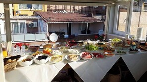 Free daily full breakfast - FAMILY INN BUHARA OTEL (İstanbul)