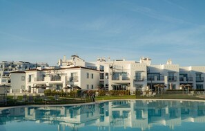 Pool - Stylish 3-Bedroom Residence in the Exclusive Paraiso Pueblo (Benahavís)