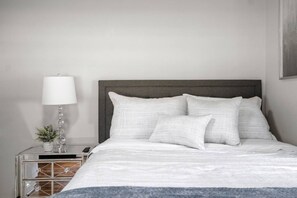 4 bedrooms, desk, iron/ironing board, travel crib