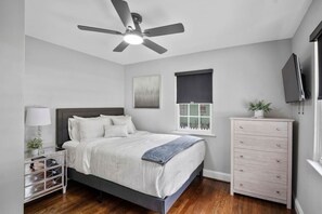 4 bedrooms, desk, iron/ironing board, travel crib