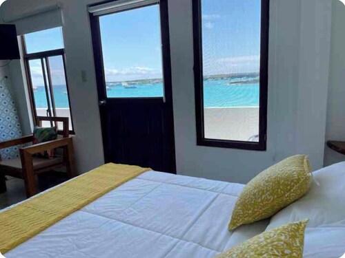 Suite with spectacular ocean view, you will wake up to the sound of the sea.