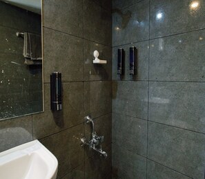 Suihku, pyyhkeet, saippua, sampoo