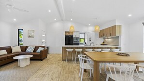 A modern apartment with a living room, kitchen, and dining area. - Ingenia Holidays Kinka Beach Yeppoon (Kinka Beach)