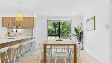 4 Bedroom Holiday House