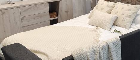 2 chambres, coffres-forts dans les chambres, fer et planche à repasser