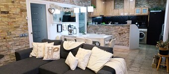 Rural villa with swimming pool, total privacy, petfriendly 1 hour from Barcelona.