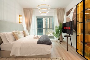 Deluxe Studio, Non Smoking, Balcony | Premium bedding, down comforters, memory foam beds, in-room safe