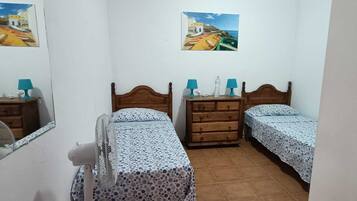 1 slaapkamer, een strijkplank/strijkijzer, wifi, beddengoed