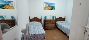 1 chambre, fer et planche à repasser, Wi-Fi, draps fournis