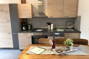 Réfrigérateur, four, plaque de cuisson, lave-vaisselle