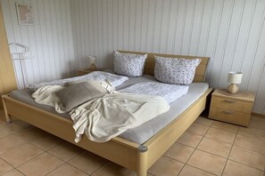 2 chambres, fer et planche à repasser, accès Internet, draps fournis