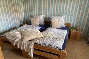 2 chambres, fer et planche à repasser, accès Internet, draps fournis