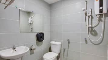 Douche, articles de toilette gratuits, sĂšche-cheveux, bidet