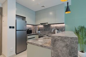 Deluxe Apartment, Balcony | Private kitchen | Fridge, microwave, oven, stovetop