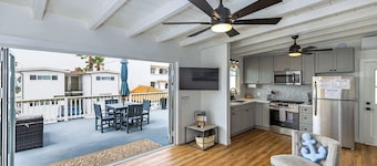 Remodeled Cottage Steps from San Clemente Pier