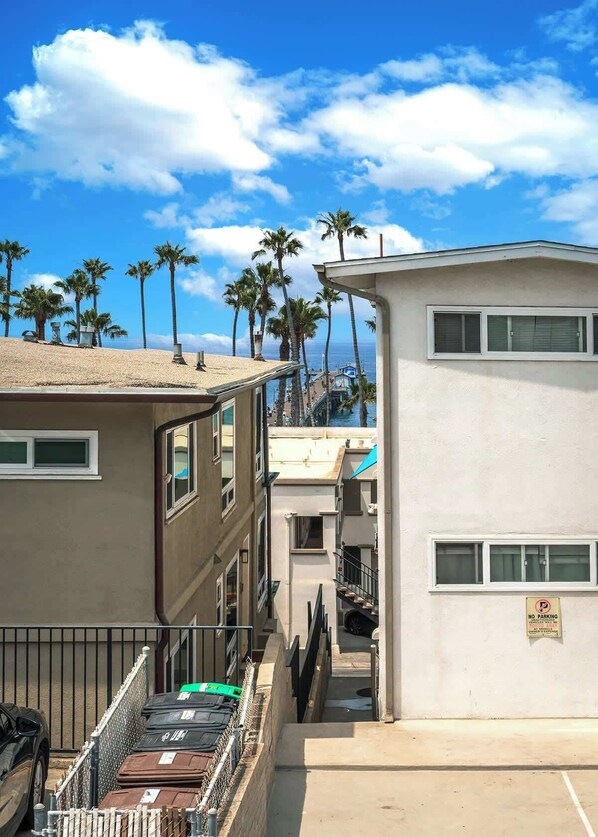 Property grounds - Remodeled Cottage Steps from San Clemente Pier (SAN CLEMENTE)
