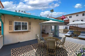 Unclassified image, 3 of 16, button