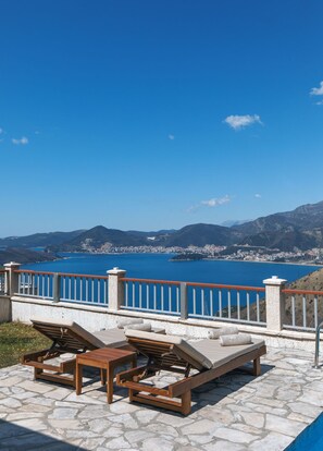 Villa - havsutsikt - vid poolen | Terrass/Patio