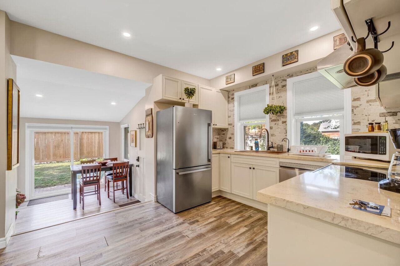 ثلاجة، ميكروويف، فرن، موقد طهي مسطح