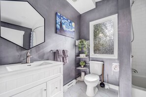 Hair dryer - Stylish Urban Escape - Close to DTK and Expwy (Kitchener)