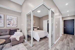 1 bedroom, iron/ironing board, free WiFi, bed sheets - City Views & Private Balcony | Gym, Pool & More! (Kitchener)